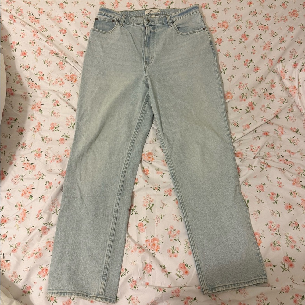 12S Abercrombie & Fitch 90s Straight Ultra High Rise Light Blue Denim Jeans